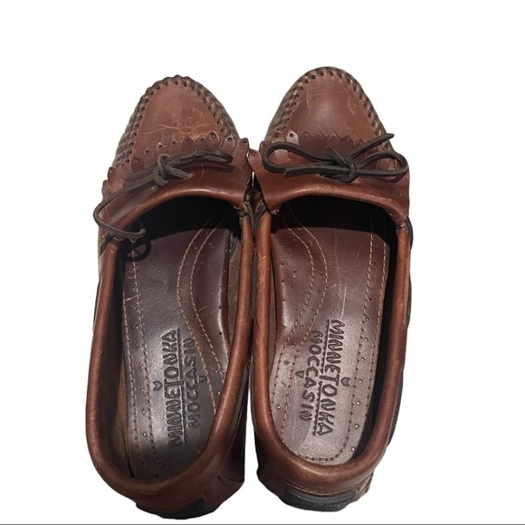 Minnetonka Brown Leather Slip On Classic Driving Loafer - Picture 9 of 15